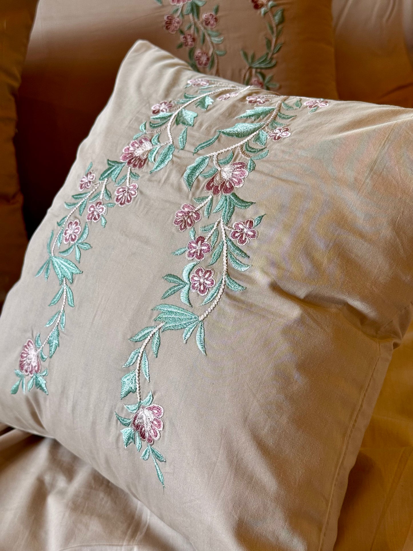 The Floral Wreath Bedsheet