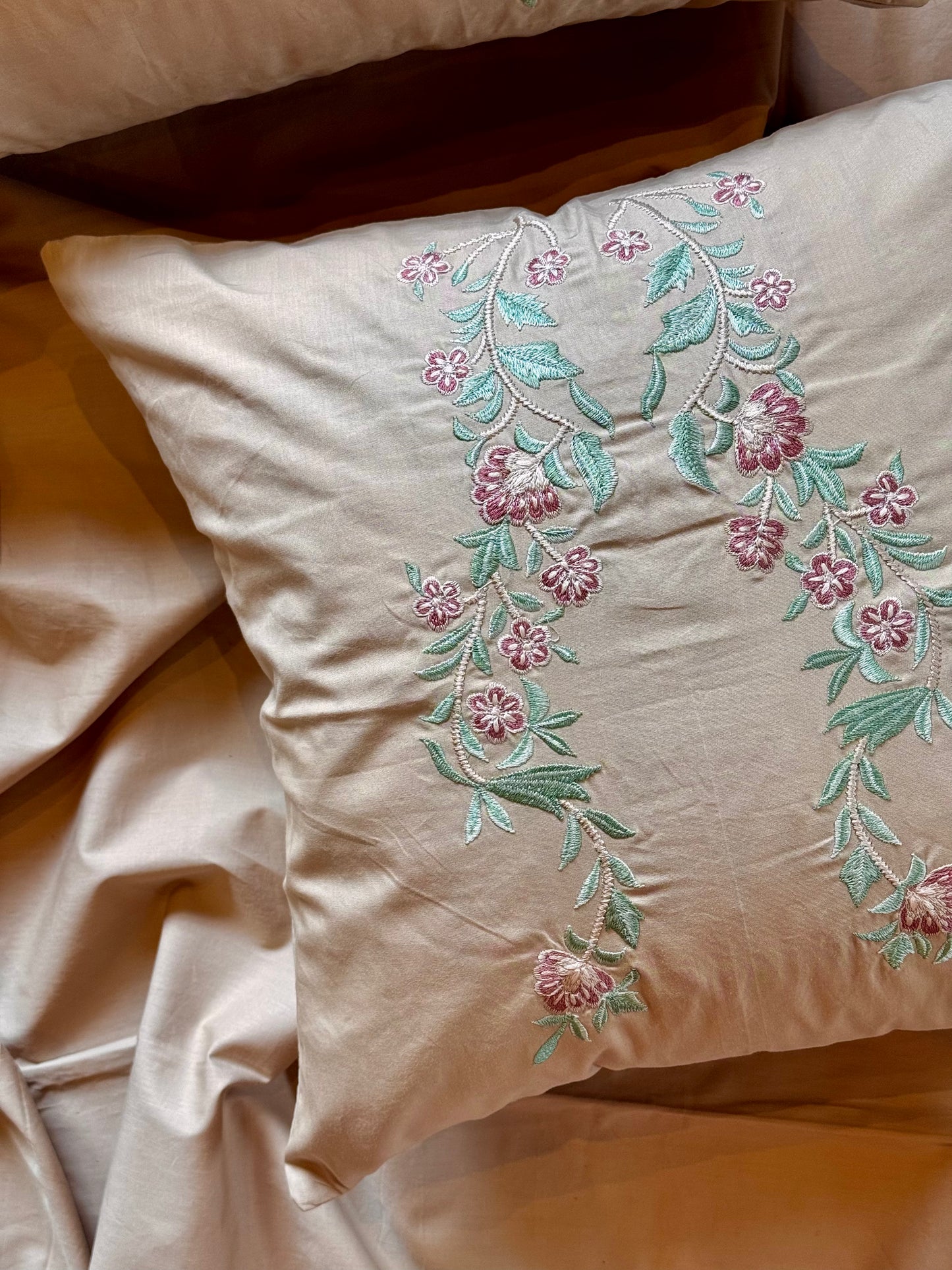 The Floral Wreath Bedsheet