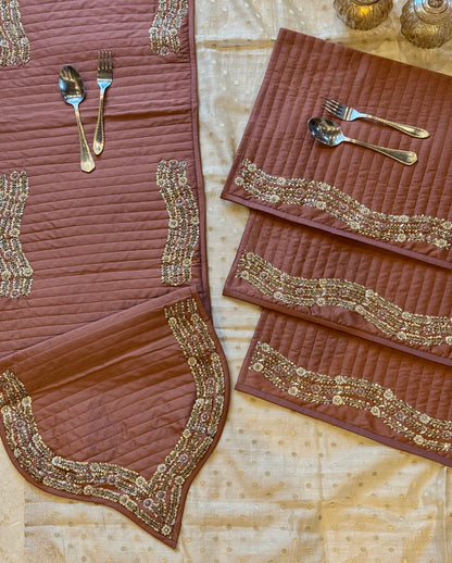 The Vintage Royale Table Linen Set