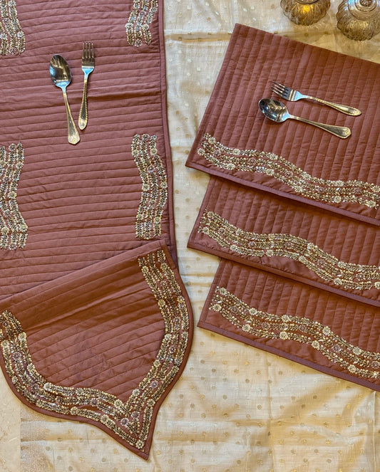 The Vintage Royale Table Linen Set