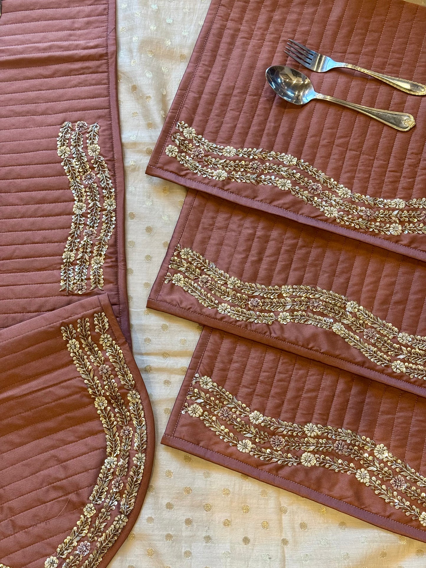 The Vintage Royale Table Linen Set