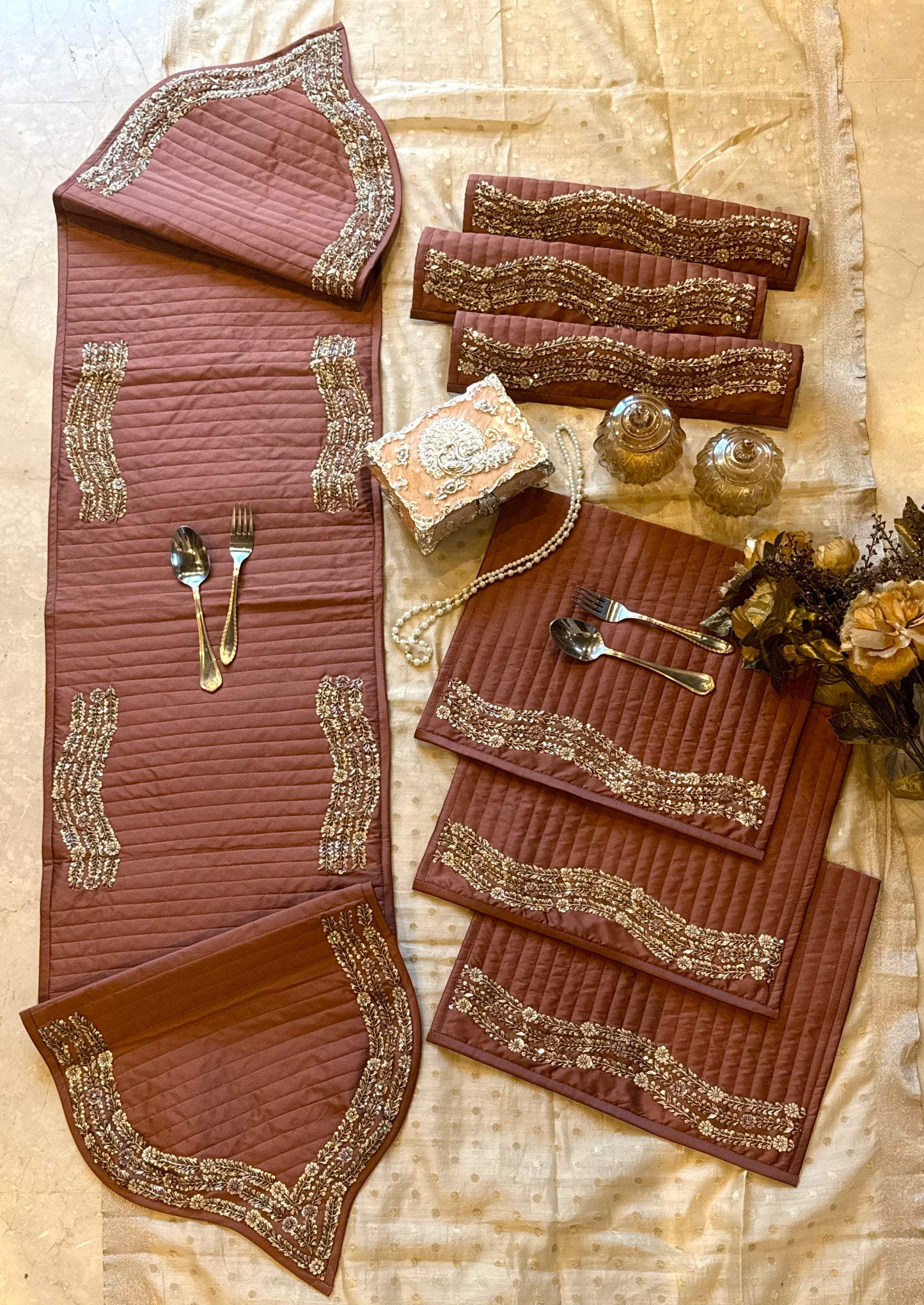 The Vintage Royale Table Linen Set