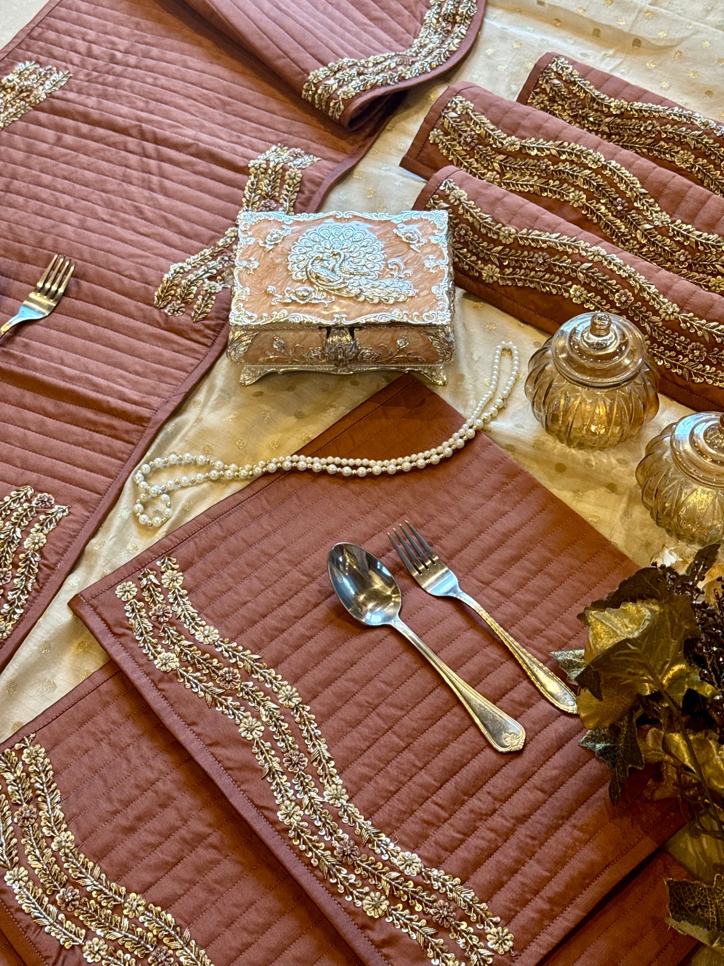 The Vintage Royale Table Linen Set