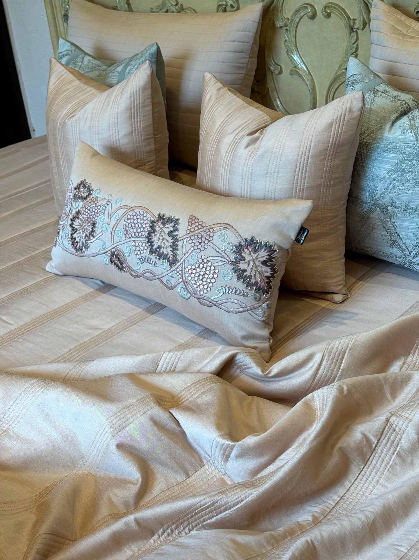 The Peach Vineyard Bedding Set