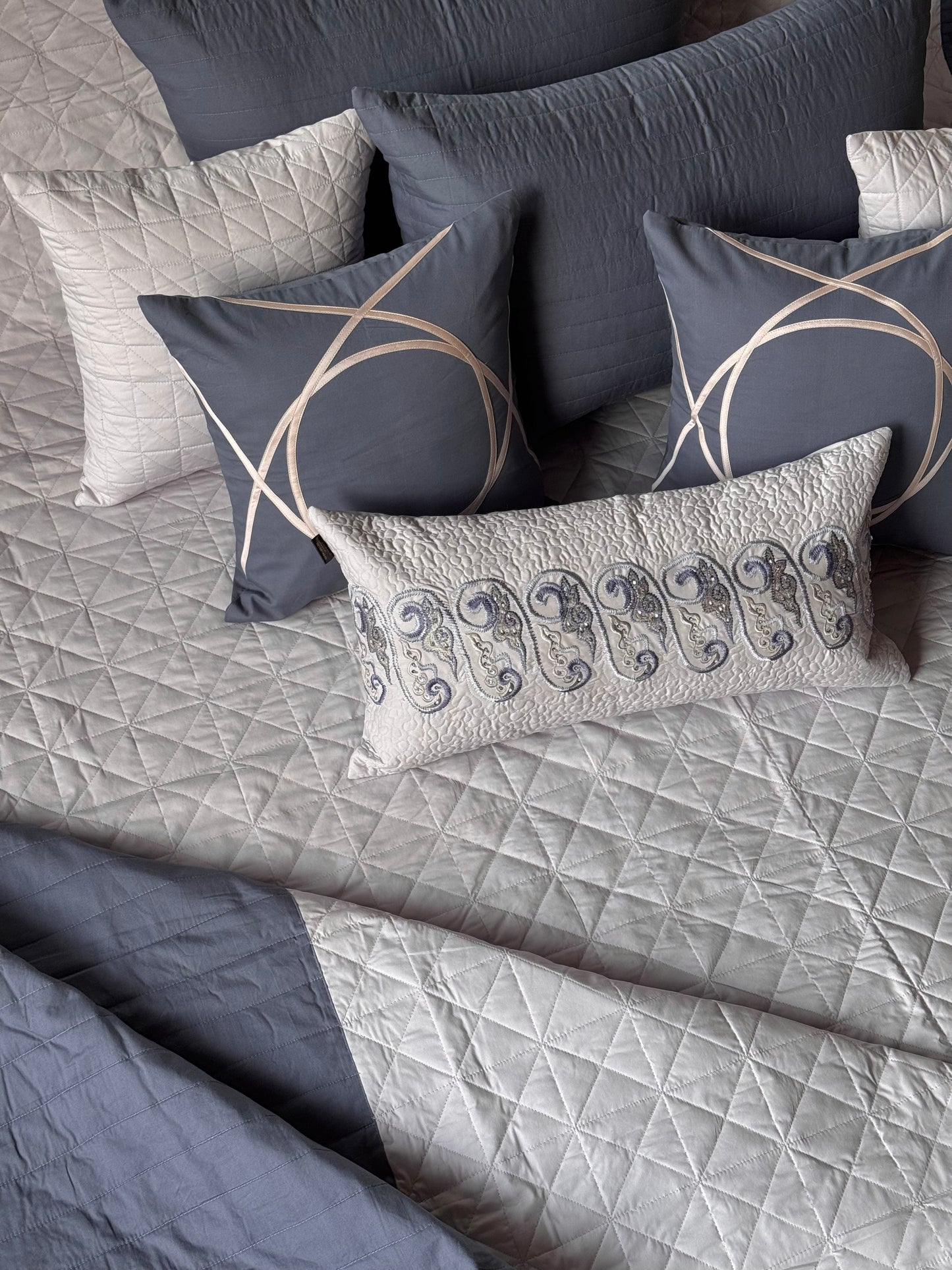 The Cotton Lilac Blue Bedding Set