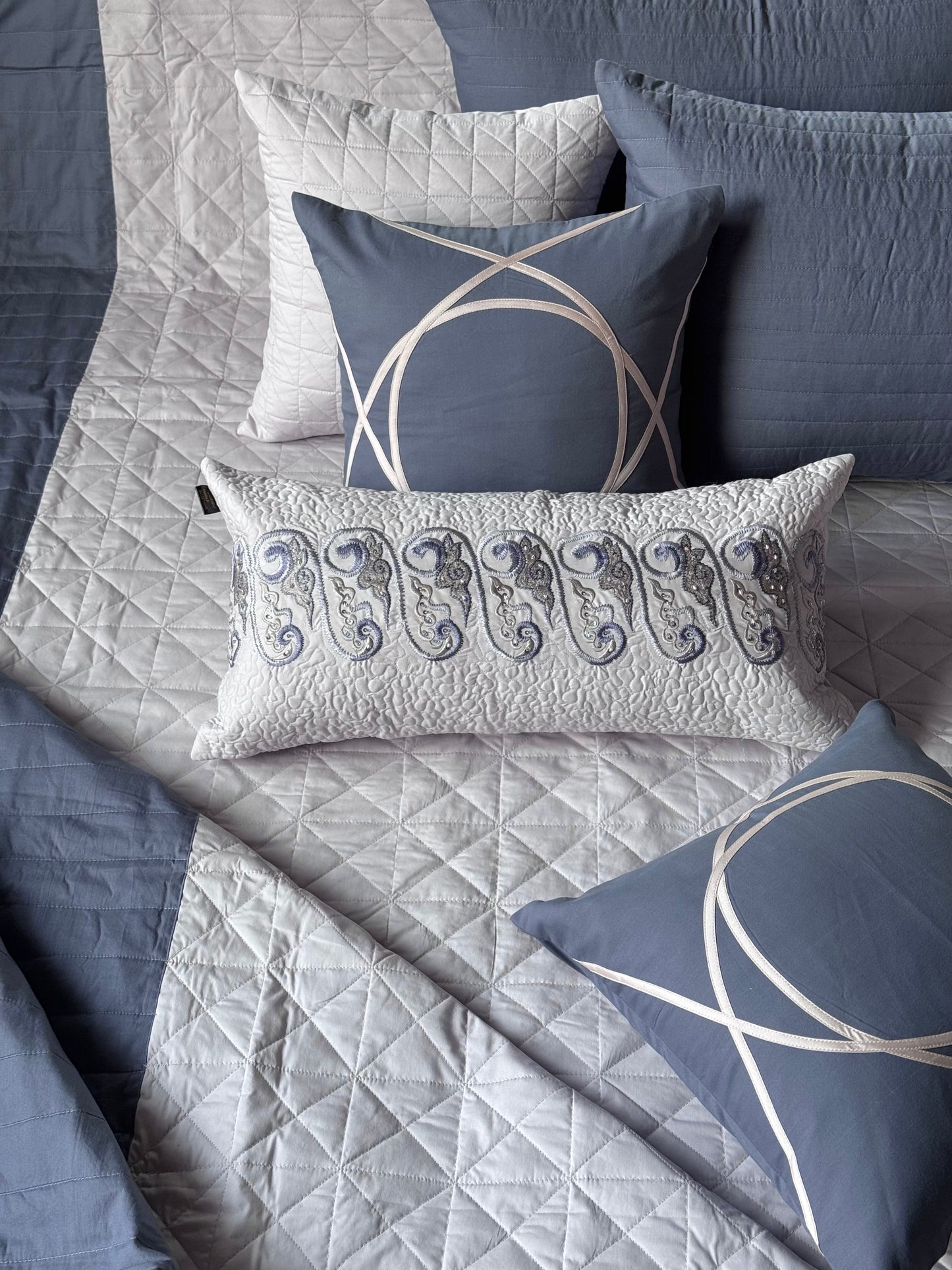 The Cotton Lilac Blue Bedding Set
