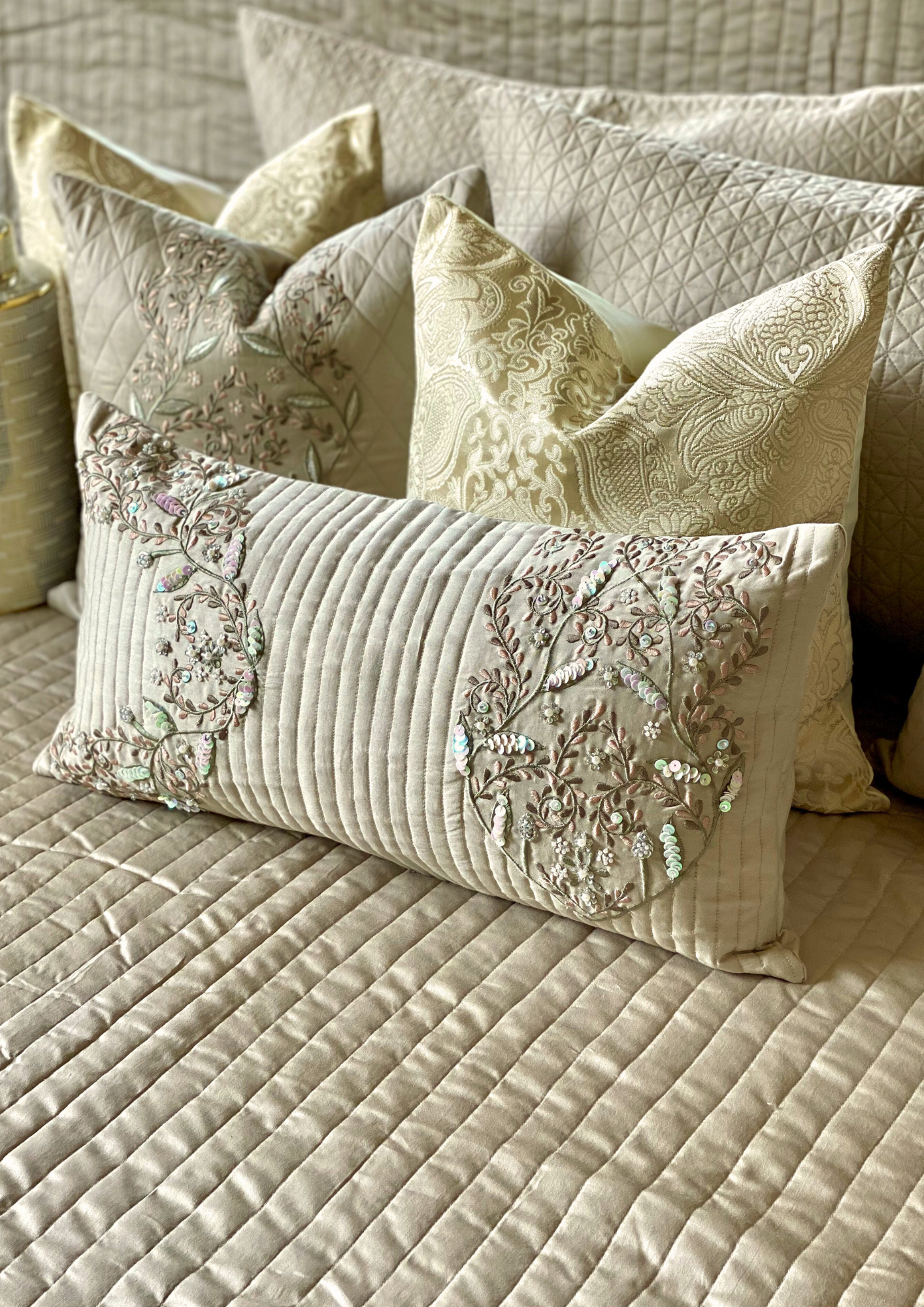 THE BEIGE ELLA BEDDING SET