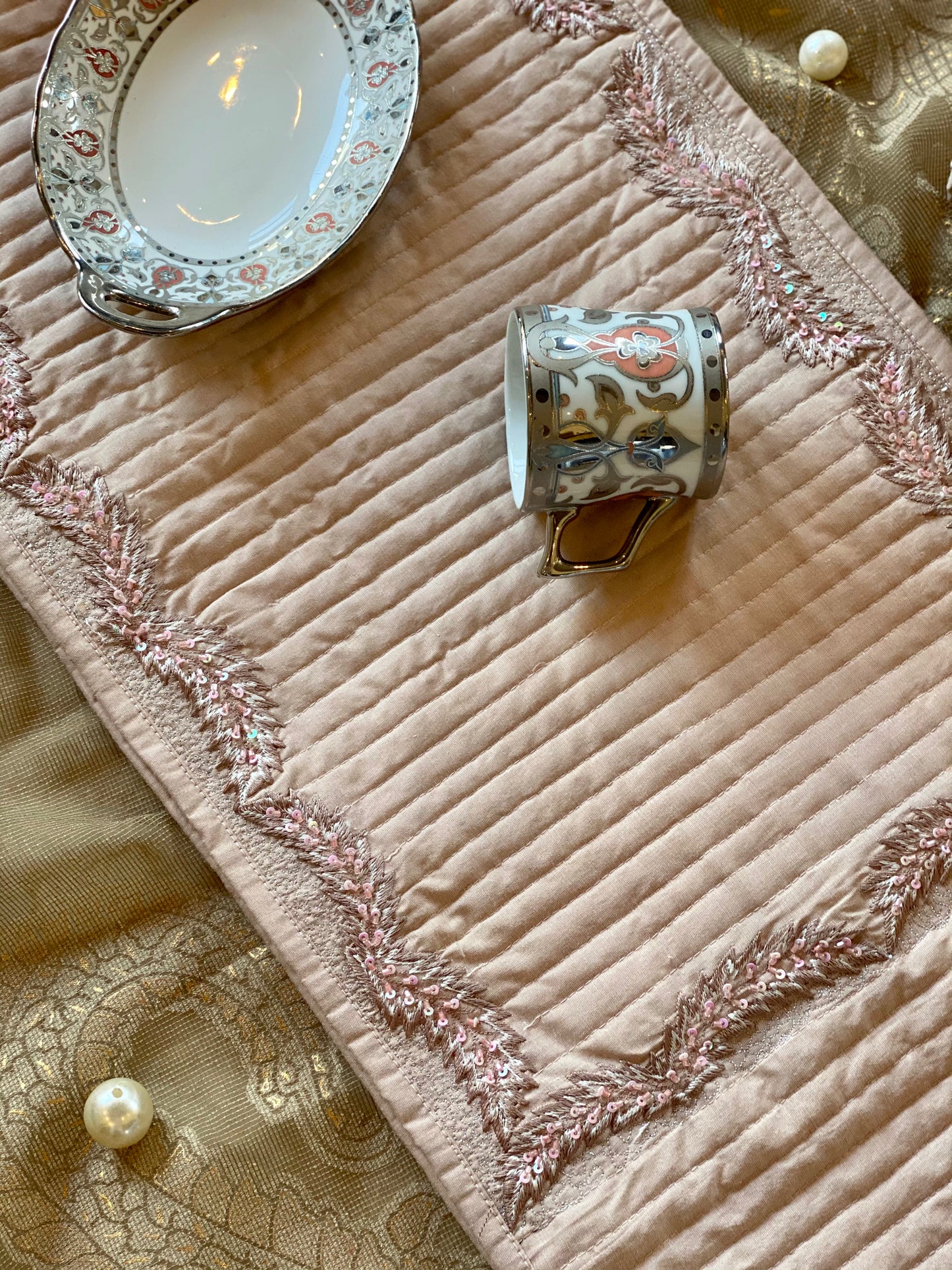 THE MARIPOSA DINING SET