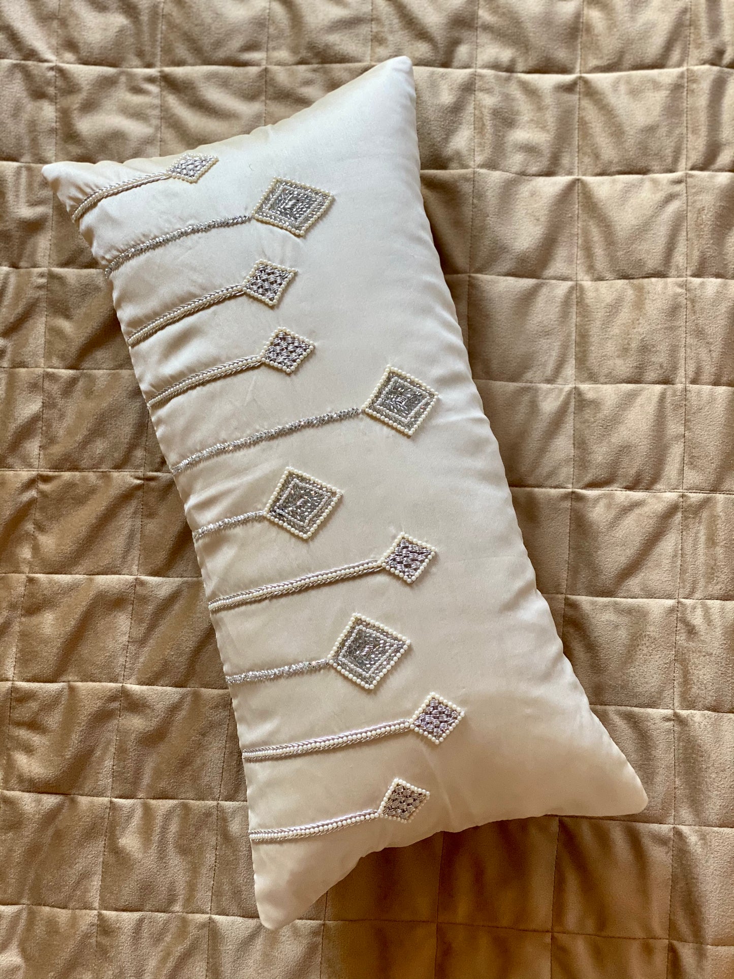 THE RENDEZVOUS SPINE (WITH INSERT)