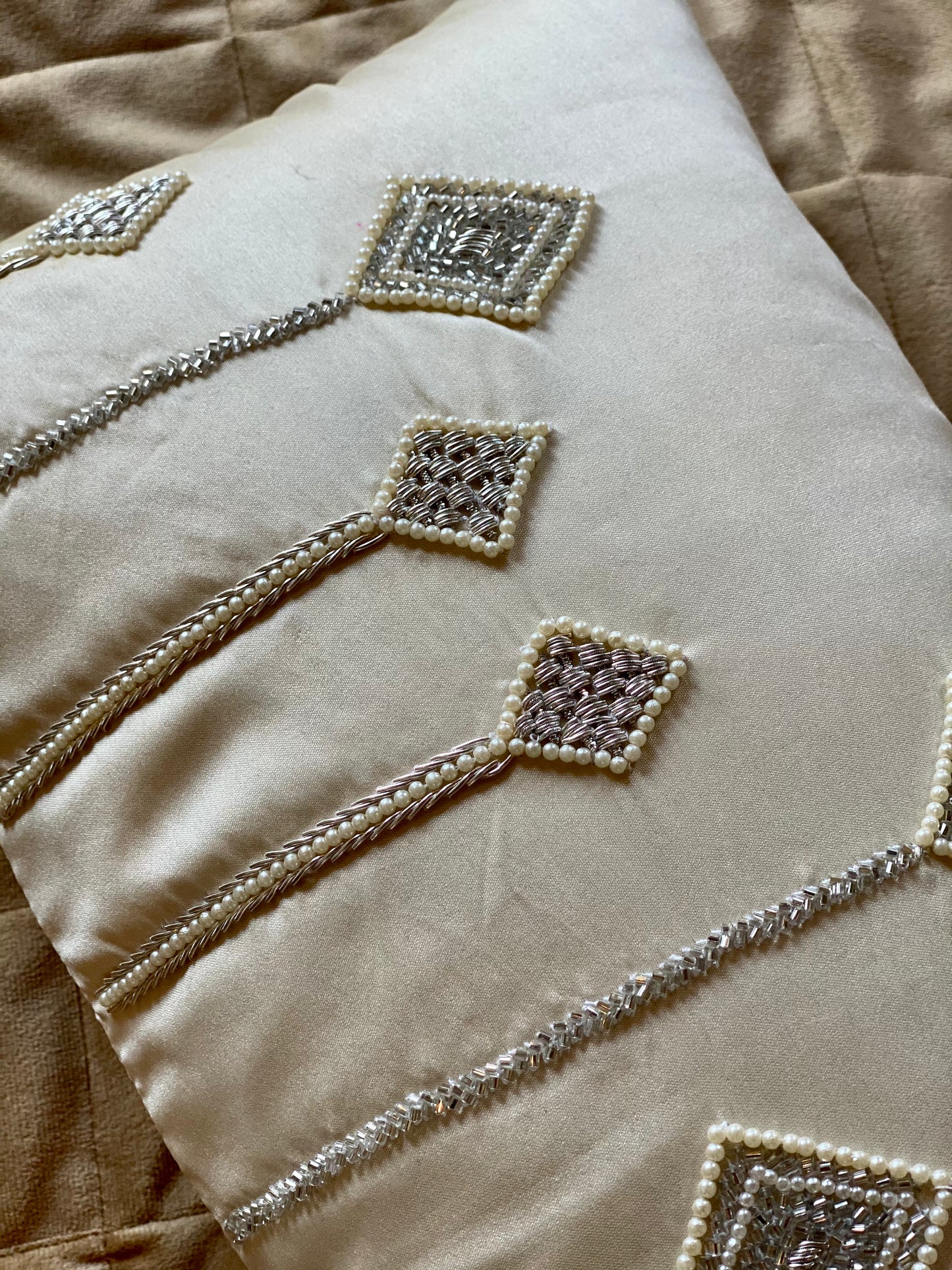 THE RENDEZVOUS SPINE (WITH INSERT)