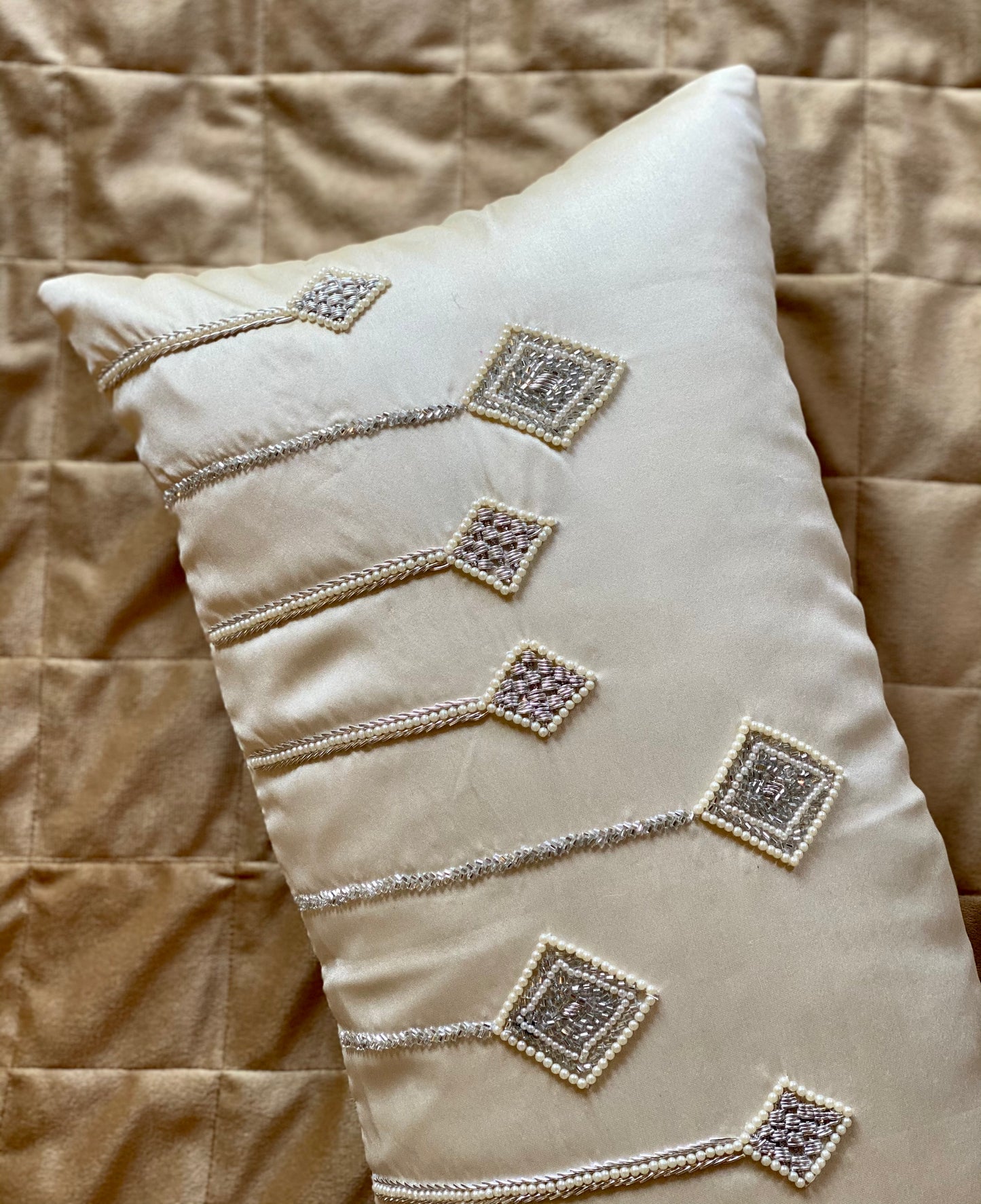 THE RENDEZVOUS SPINE (WITH INSERT)